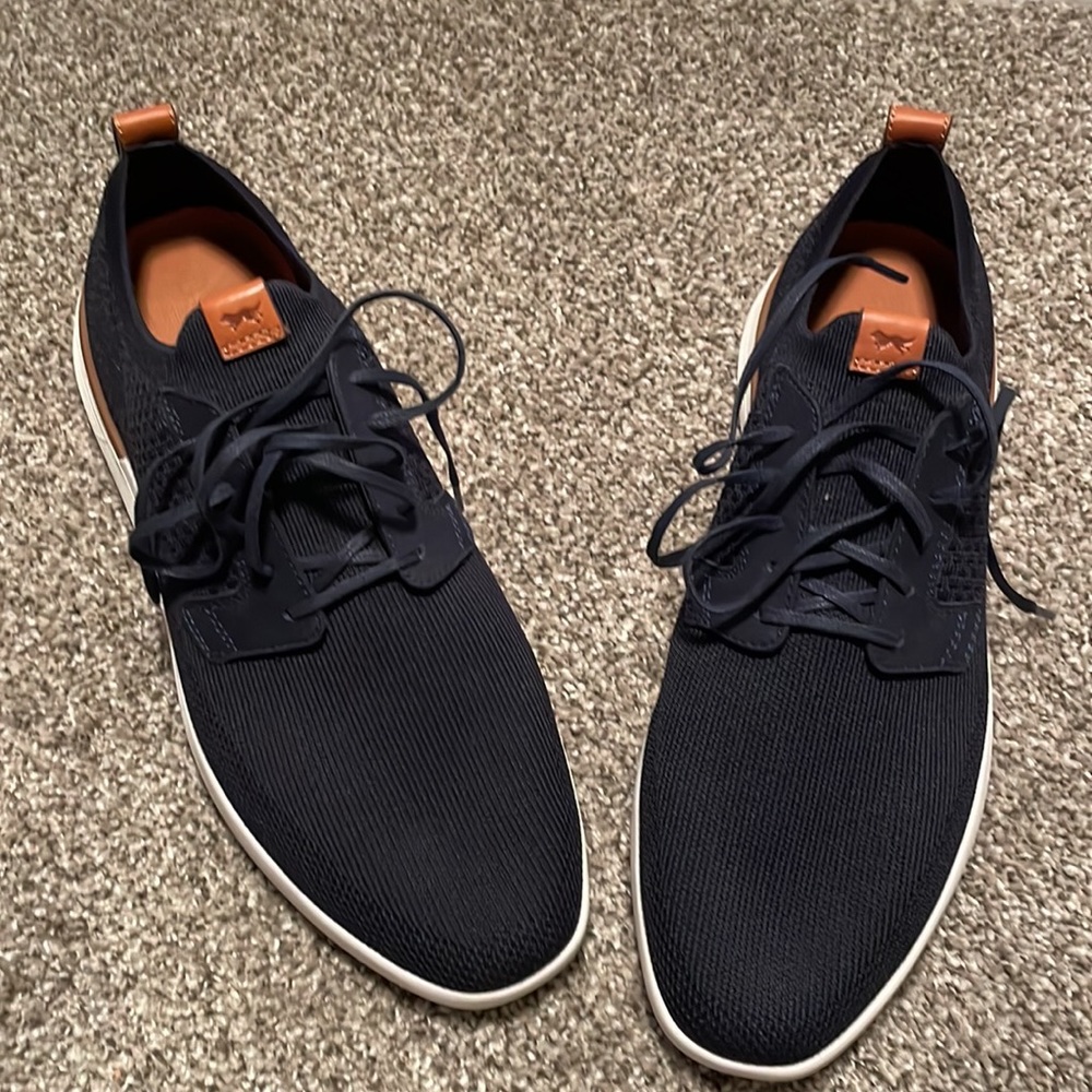 Wolf & Shepherd SwiftKnit Derby Size 8 never worn